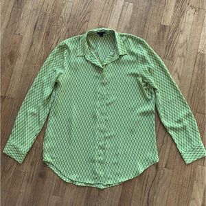 Beautiful Ann Taylor Factory size medium blouse!